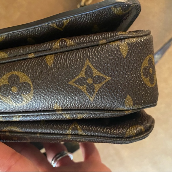 LOUIS VUITTON CROSSBODY BAG - Picture 9 of 16